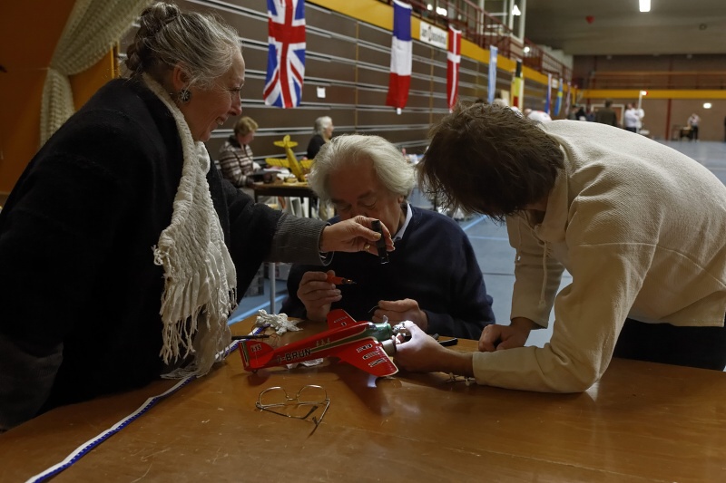 D.Knight s chotí pomáhají spravovat Savoiu.jpg